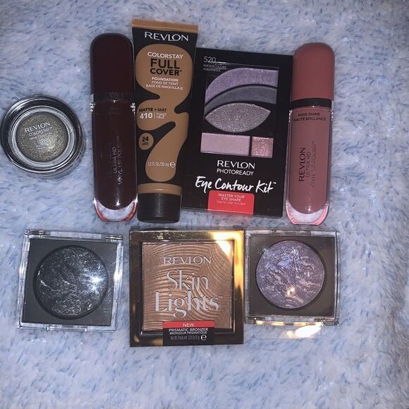Revlon 8 piece Make Up Set - Picture 1 of 14
